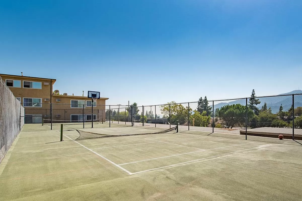 Altura Gardens - Private Court