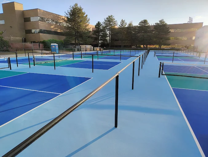 The Sports Mall Club (tennis court)